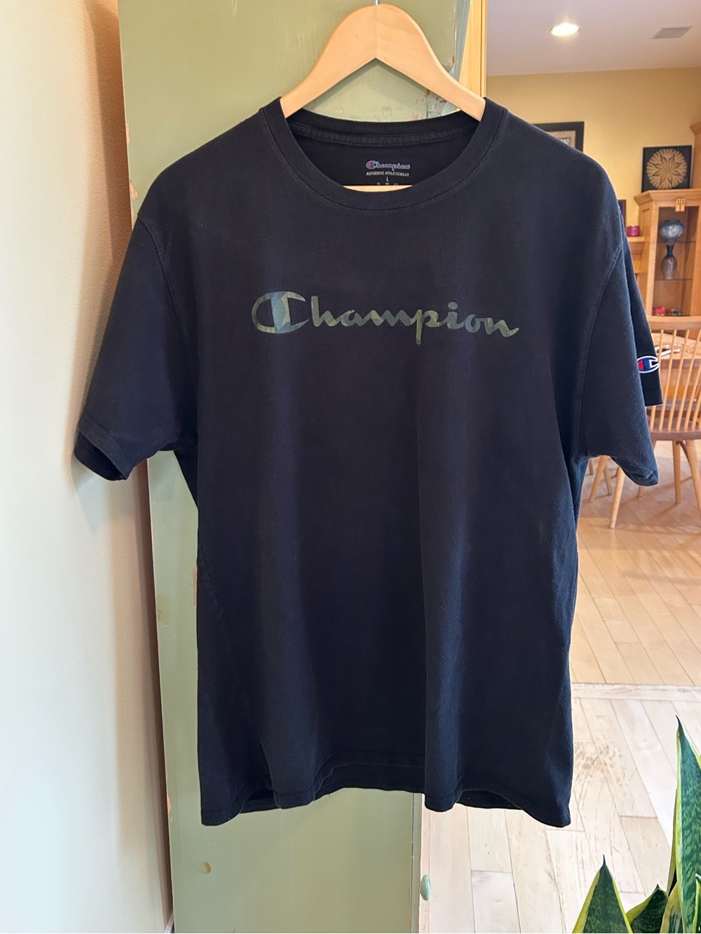 Champion Men’s Black w/ Green Camouflage Logo Short Sleeve T-Shirt Size Large